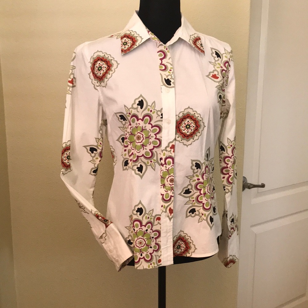 Women’s Whimsical Print Button up shirt.